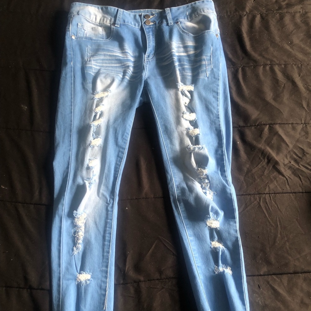 High waisted ripped jeans